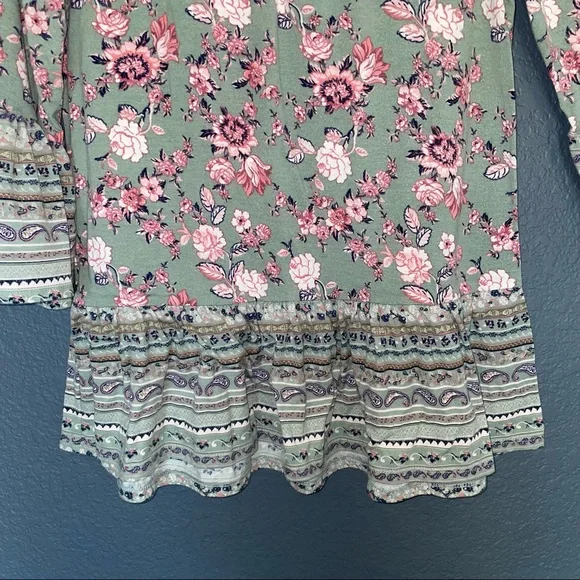 Absolutely Famous top women’s small Floral Print 3/4 Bell Sleeve ruffle blouse - Picture 7 of 11